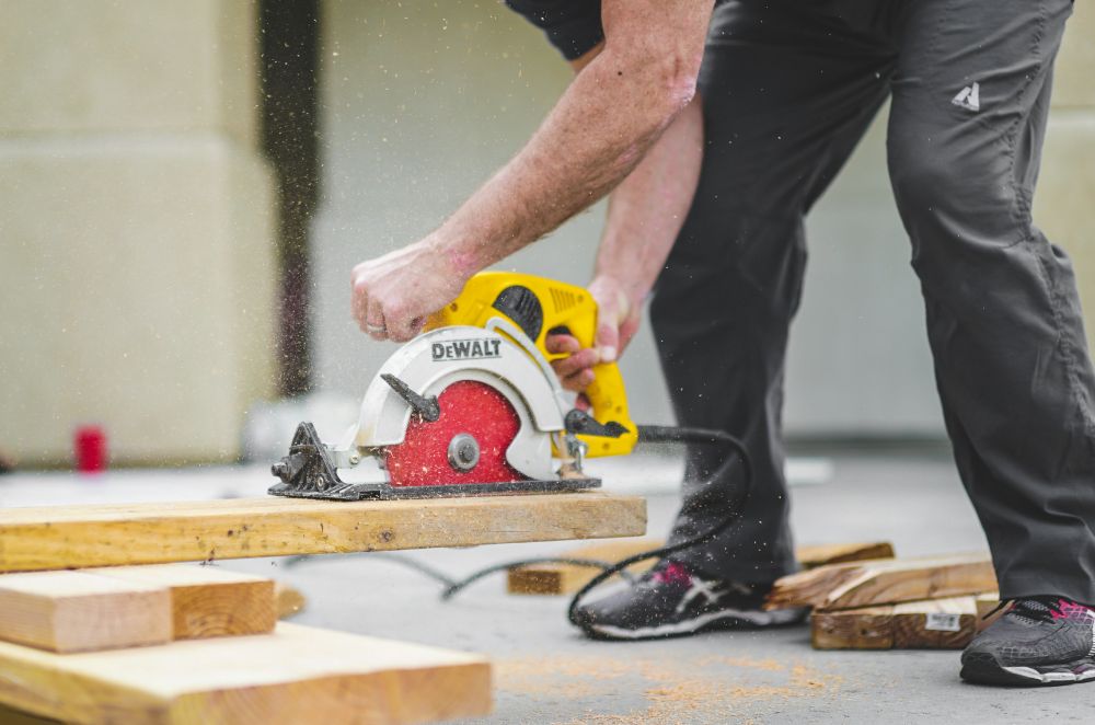 Builder using circular saw to cut wood